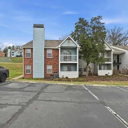 Charming With Fireplace & Dining Area * Nashville