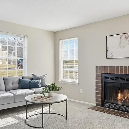 Comfortable Retreat With In-unit Washerdryer * Nashville
