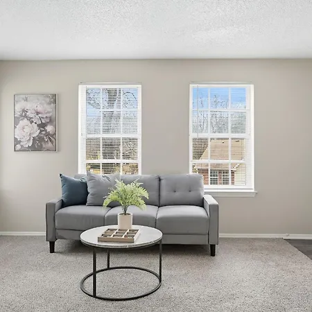 Apartment Spacious Living With Fireplace And Balcony