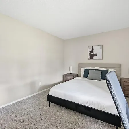 Comfortable Retreat With In-unit Washerdryer
