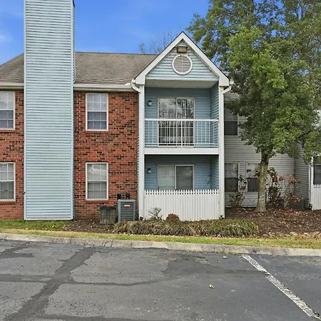 Charming With Fireplace & Dining Area Nashville