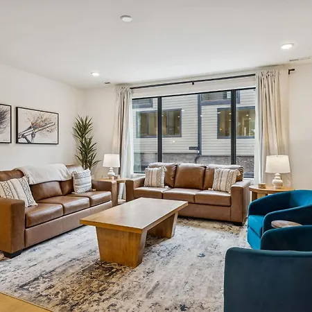 3br Townhome Rooftop Views Hot Tub & Fireplace *
