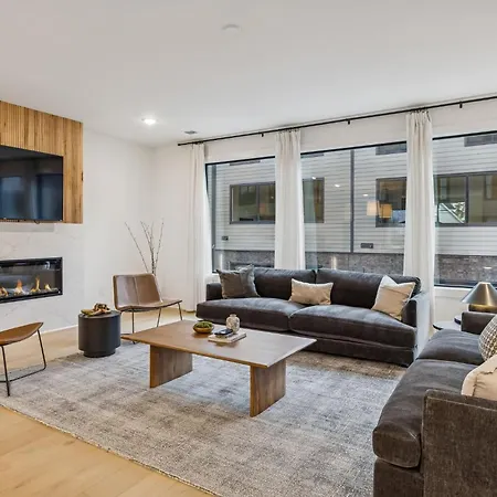 Apartment New Modern Escape With Rooftop Hot Tub Nashville