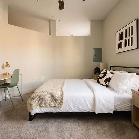 Boulevard Midtown 1br Pool Gym Parking 05 Apartment *