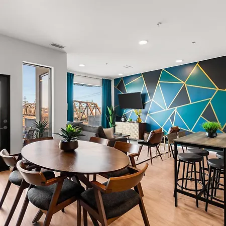 Upscale Riverview With Garage Walk To Downtown Apartment *