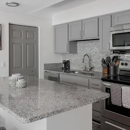 Apartment Landing - The Metropolitan