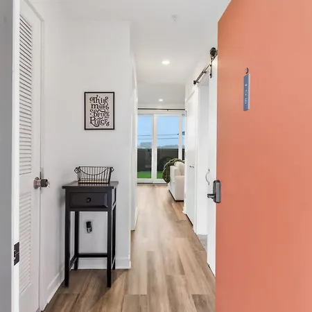 Huge Private Patio With Games & Skyline Views Nashville