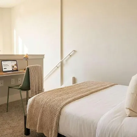Apartment Boulevard Midtown 30ft Ceilings 1br 01 Nashville