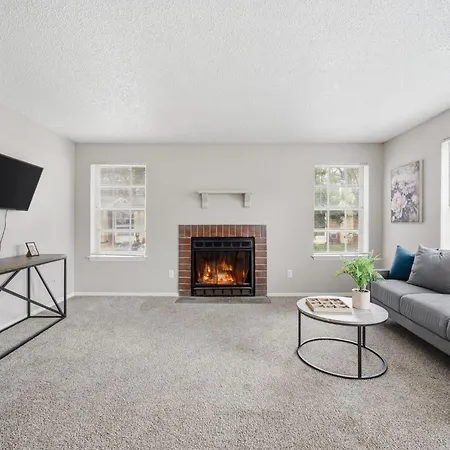 Spacious Living With Fireplace And Balcony Nashville