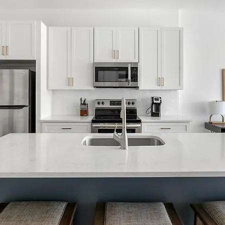 Landing Stunning 1bd Game Gym *