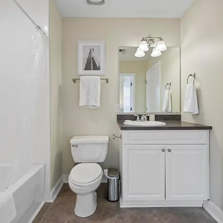 Landing Beautiful 2Bd Gym Apartment