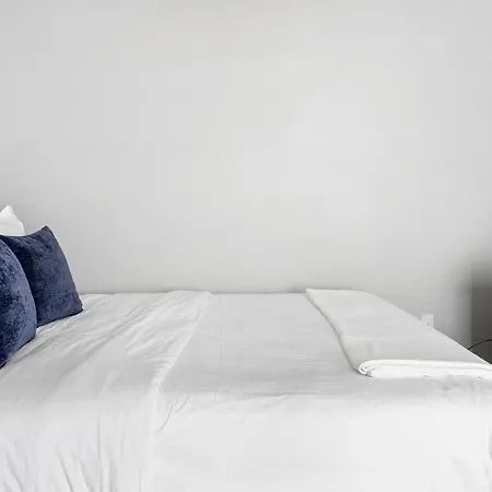 Landing Incredible Studio Gym Pool Apartment *
