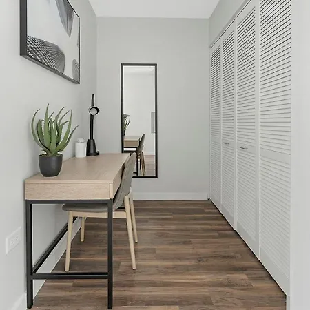 Landing Stunning 2Bd Rooftop Lounge Gym Apartment *