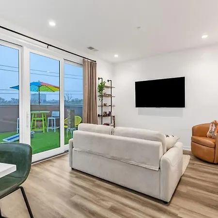 Apartment Huge Private Patio With Games & Skyline Views