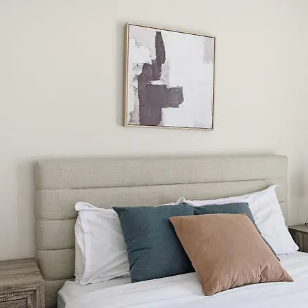 Spacious Living With Fireplace And Balcony Apartment Nashville