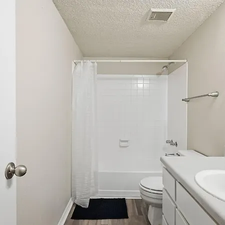 Apartment Charming With Fireplace & Dining Area Nashville