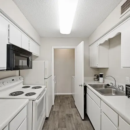 Comfortable Retreat With In-unit Washerdryer