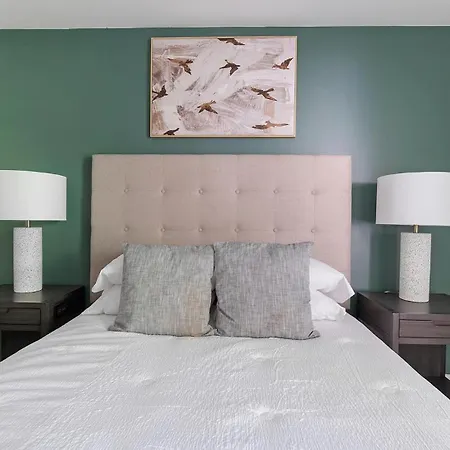 Landing - The Metropolitan Apartment *