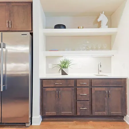 Apartment New Hidden Gem, Luxury Kitchen, 5 Min To Broadway