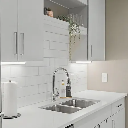 2br In Walkable Area & 5 Mins To Broadway *