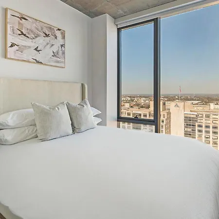 Landing Stunning 2Bd Rooftop Lounge Gym Apartment