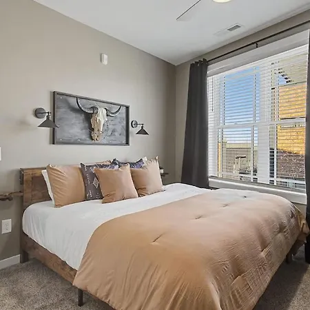 2br In Walkable Area & 5 Mins To Broadway * Nashville
