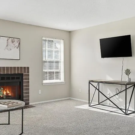 Comfortable Retreat With In-unit Washerdryer Nashville