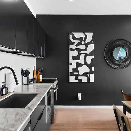 Upscale Riverview With Garage Walk To Downtown