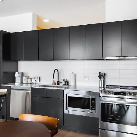 Upscale Riverview With Garage Walk To Downtown *