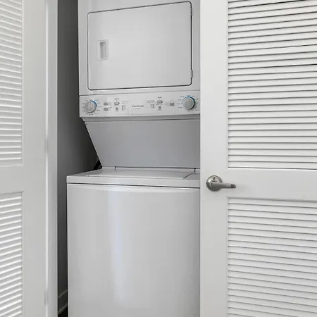 Landing Stunning 1bd Game Gym Apartment
