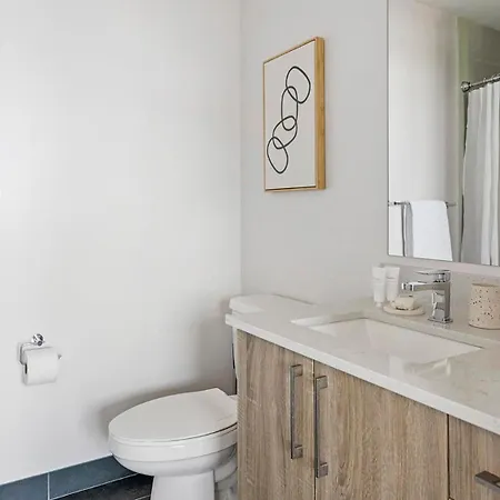 Landing Stunning 2Bd Rooftop Lounge Gym Apartment