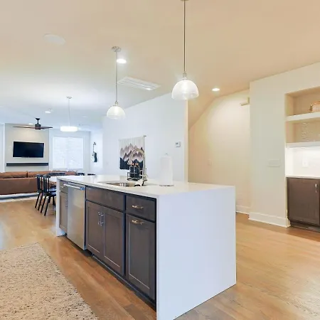 New Hidden Gem, Luxury Kitchen, 5 Min To Broadway *
