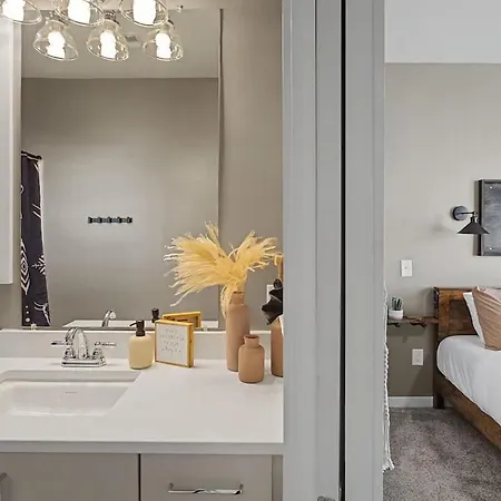 2br In Walkable Area & 5 Mins To Broadway