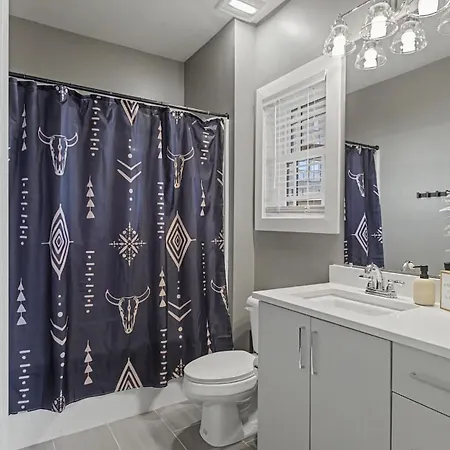 2br In Walkable Area & 5 Mins To Broadway Nashville
