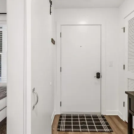 Huge Private Patio With Games & Skyline Views *