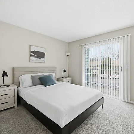 Charming With Fireplace & Dining Area Apartment Nashville