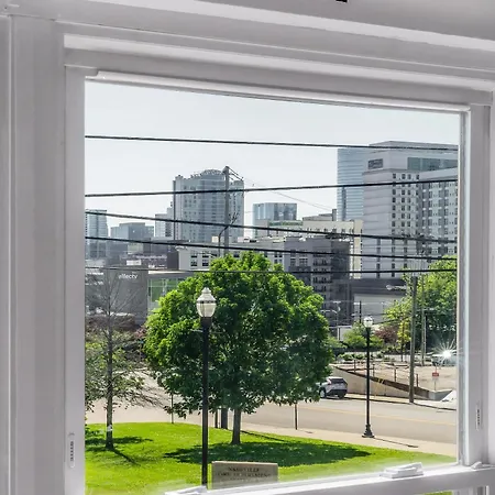 Apartment Walk To Broadway - Free Gated Parking - Cozy