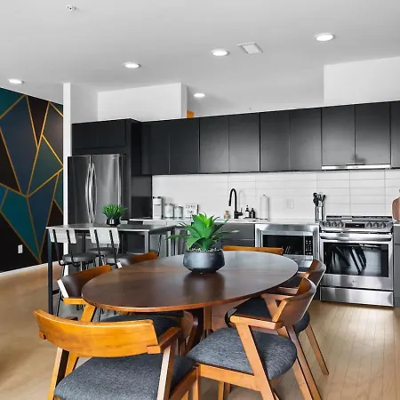 Upscale Riverview With Garage Walk To Downtown