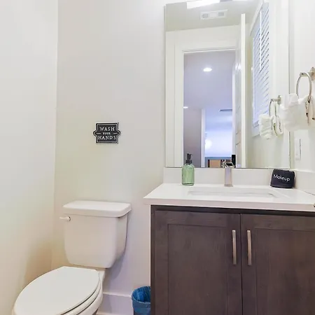 Apartment New Hidden Gem, Luxury Kitchen, 5 Min To Broadway Nashville