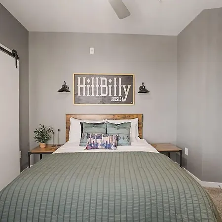 2br In Walkable Area & 5 Mins To Broadway
