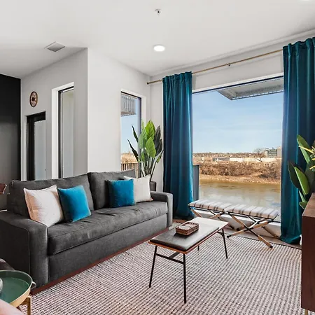 Upscale Riverview With Garage Walk To Downtown Nashville