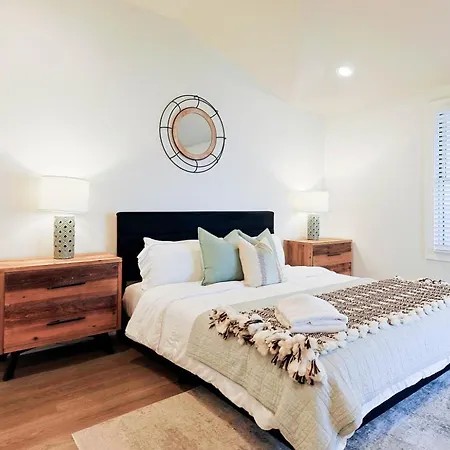 New Hidden Gem, Luxury Kitchen, 5 Min To Broadway Apartment *