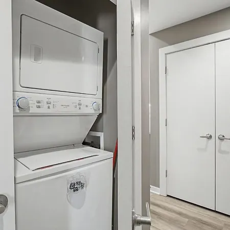 2br In Walkable Area & 5 Mins To Broadway