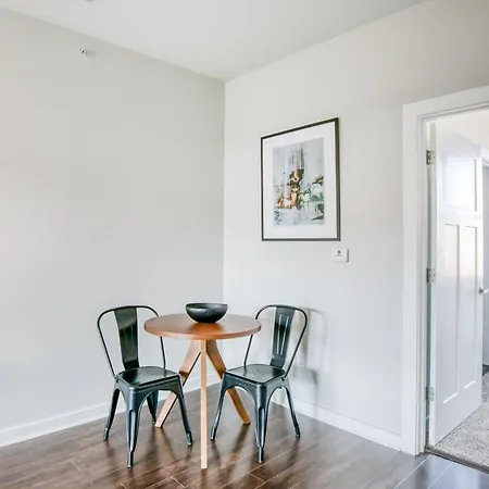 Two Cozysuites Music Row Lovely In Apartment
