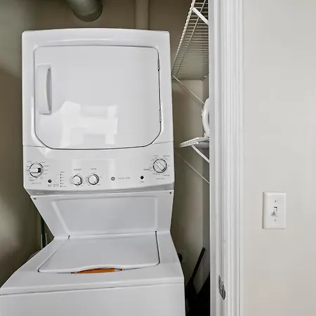 Landing Beautiful 2Bd Gym Nashville