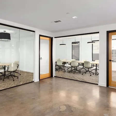 Landing Beautiful Studio Pool Gym Apartment Nashville