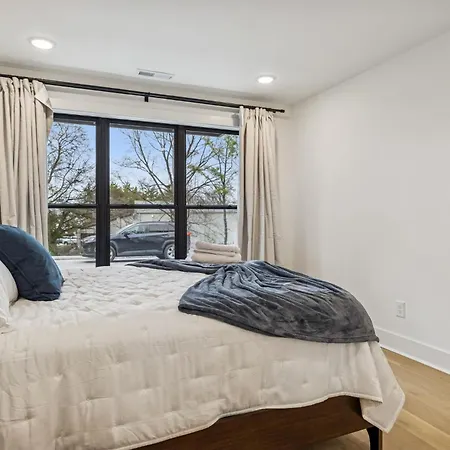 3br Townhome Rooftop Views Hot Tub & Fireplace *