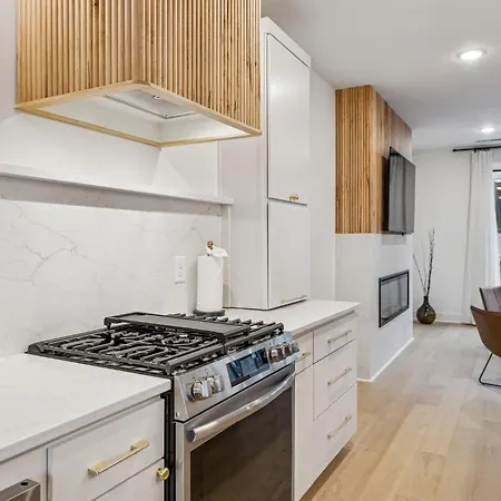 Apartment New Modern Escape With Rooftop Hot Tub Nashville