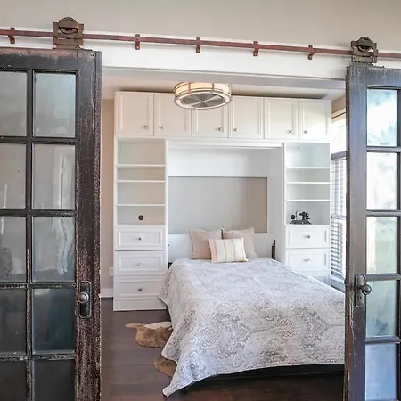 Beautiful In The Heart Of Downtown Walk To Broadway Apartment