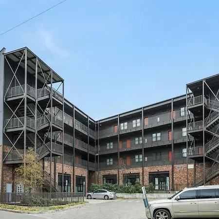 Huge Private Patio With Games & Skyline Views * Nashville